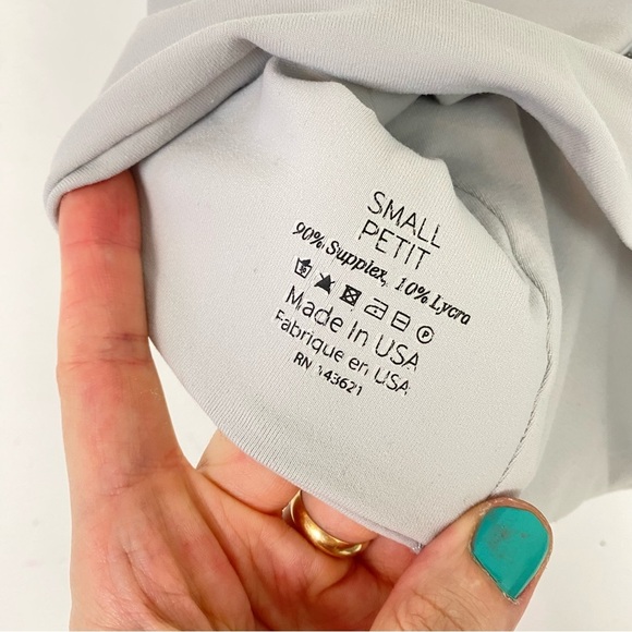 Live The Process Cropped Top Womens Size Small Open Back Light Grey Crop Tee - Picture 4 of 5